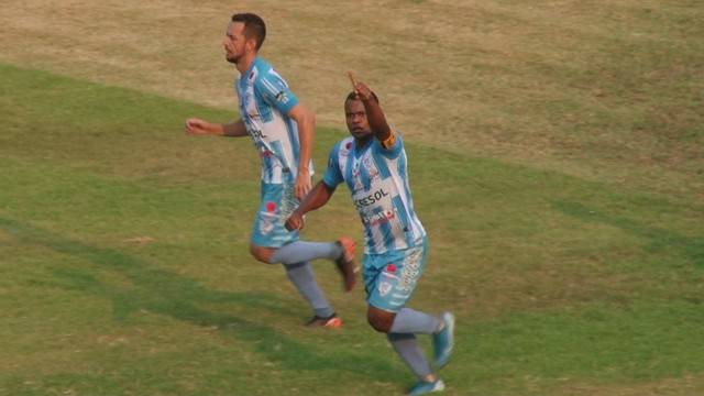 Ji-Paraná garante vitória no jogo de ida contra o Nacional com dois gols de pênalti
