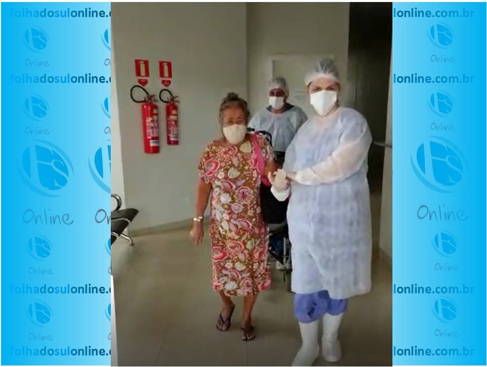 ASSISTA VÍDEO: aos 81 anos, pioneira vence a Covid-19 e sai de hospital com festa, em Vilhena