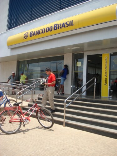 Ofício da Prefeitura leva bancos a abrir na segunda e fechar na terça