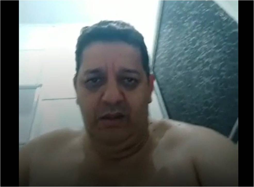 ASSISTA: candidato a prefeito de Cabixi tenta fazer live, esquece celular ligado e vídeo no banheiro viraliza no Facebook