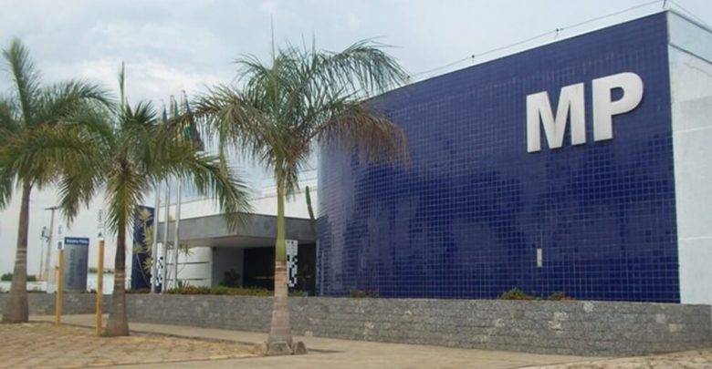 Autônomo e filho de ex-prefeito denunciam empresário, vice e prefeita no Ministério Público por tráfico de influência