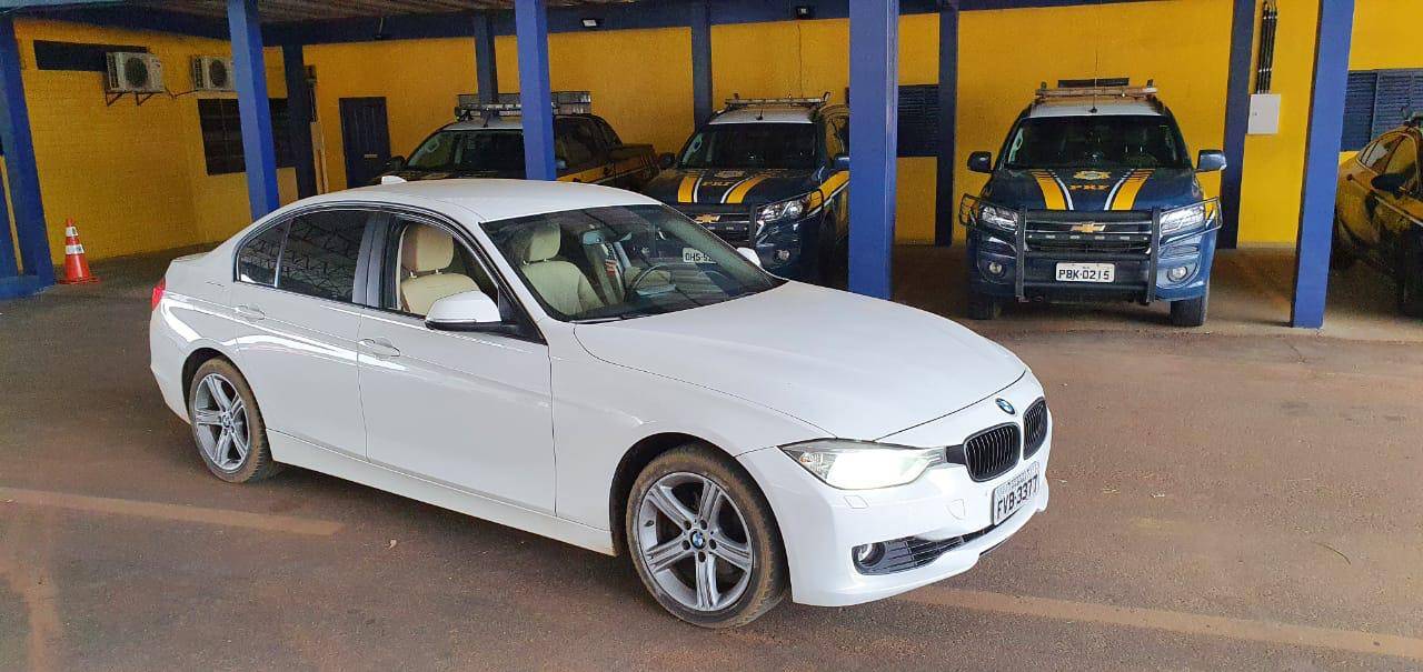 VÍDEO: vendedor de veículos em garagem de Vilhena é preso pela PRF com carro de luxo roubado em São Paulo