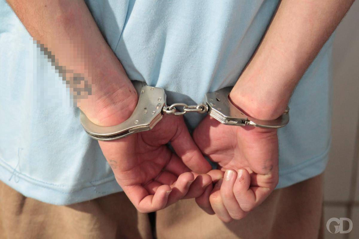 Preso sete vezes por tráfico e roubo, rapaz tenta matar pai e filha de 11 anos a mando de organização criminosa em cidade vizinha