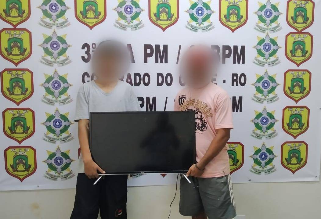 Adolescente tenta vender TV furtada e acaba preso pela Polícia Militar junto com o comparsa em Colorado do Oeste