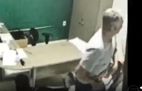 “Taí o seu suborno”, diz empresário ao entregar propina a ex-deputado, que enfia dinheiro na cueca e vai parar na Globo