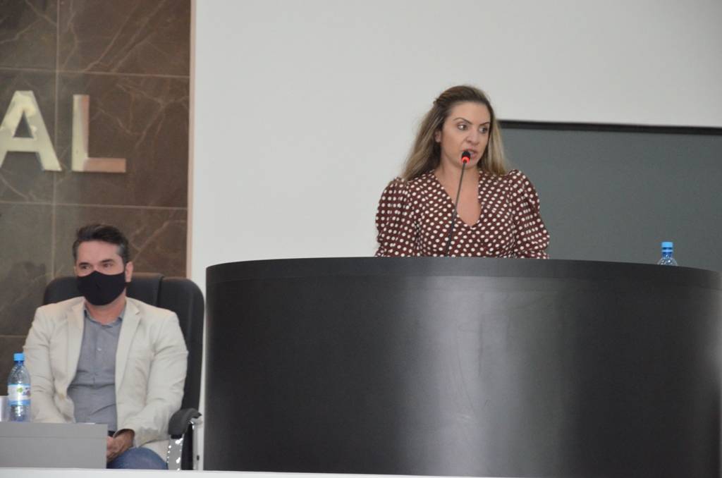 Promotora de justiça recebe homenagem da Câmara e marido elogia: “sou um bom homem por trás dessa gigante mulher”