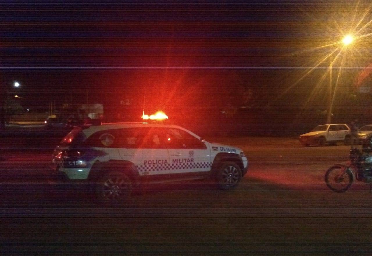 Homem é esfaqueado e socorrido por Bombeiros; ataque foi desferido por supostas vítimas um furto praticado por ele
