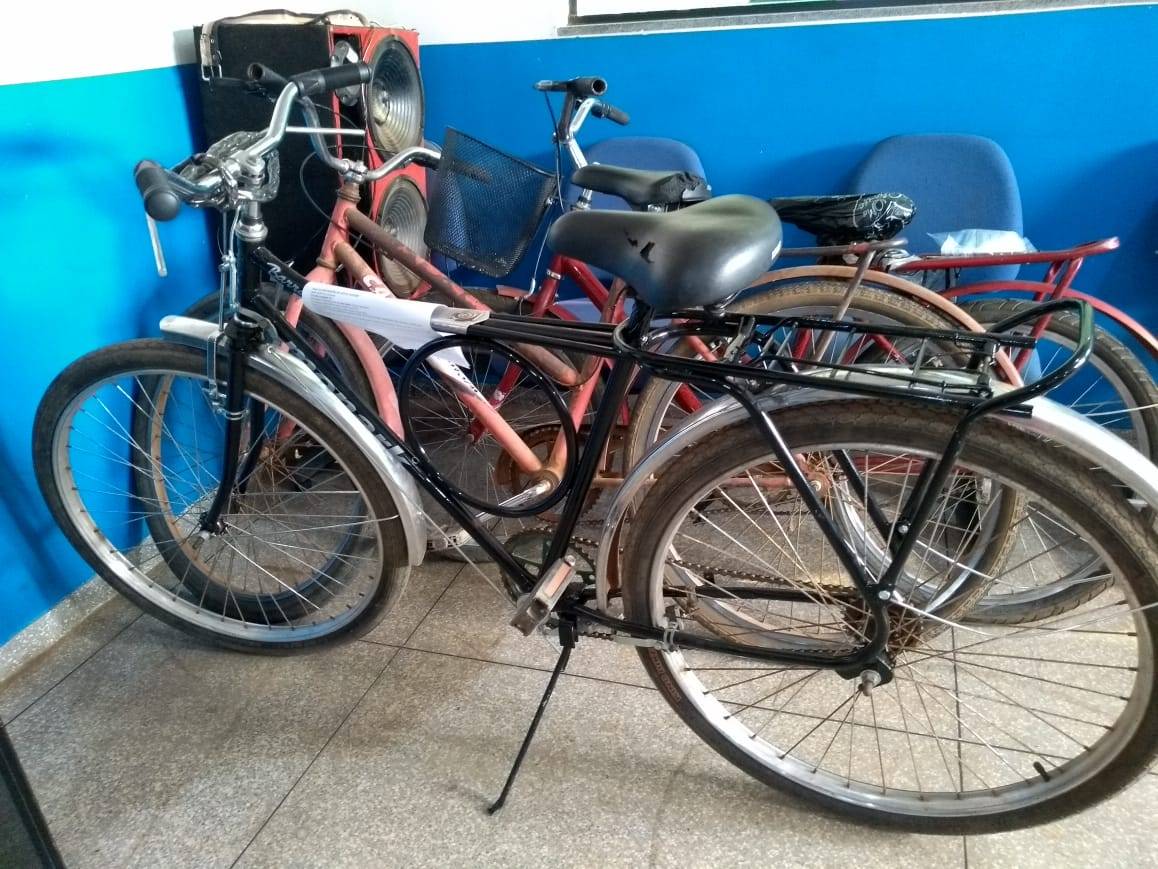 Dois meses após ter sua bicicleta furtada e repintada com outra cor, idoso reconhece veículo e polícia é acionada