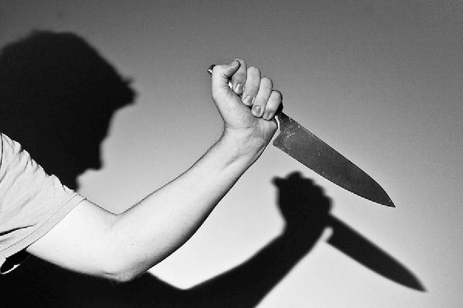 Homem armado com peixeira invade casa e diz ao dono: “fui mandado aqui e você sabe o que fez”