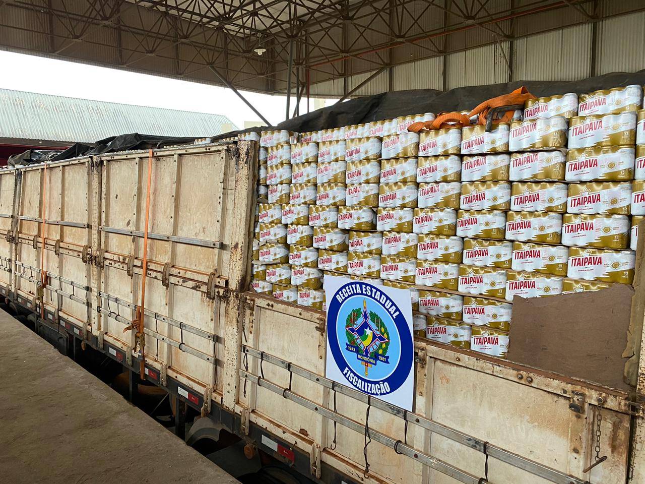 Carreta com carga de cerveja avaliada em R$ 250 mil é apreendida em Vilhena; bebida ia de Cuiabá para Guajará-Mirim