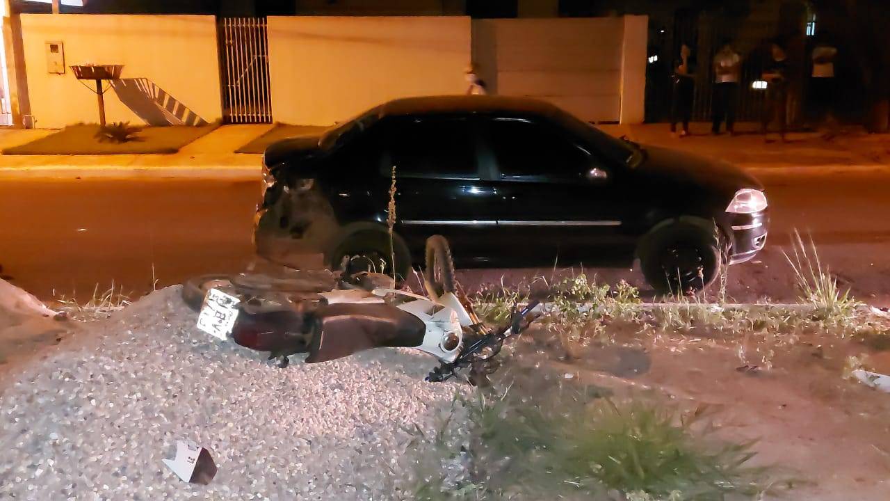 Homem morre após colidir motocicleta em veículo estacionado no Residencial Orleans