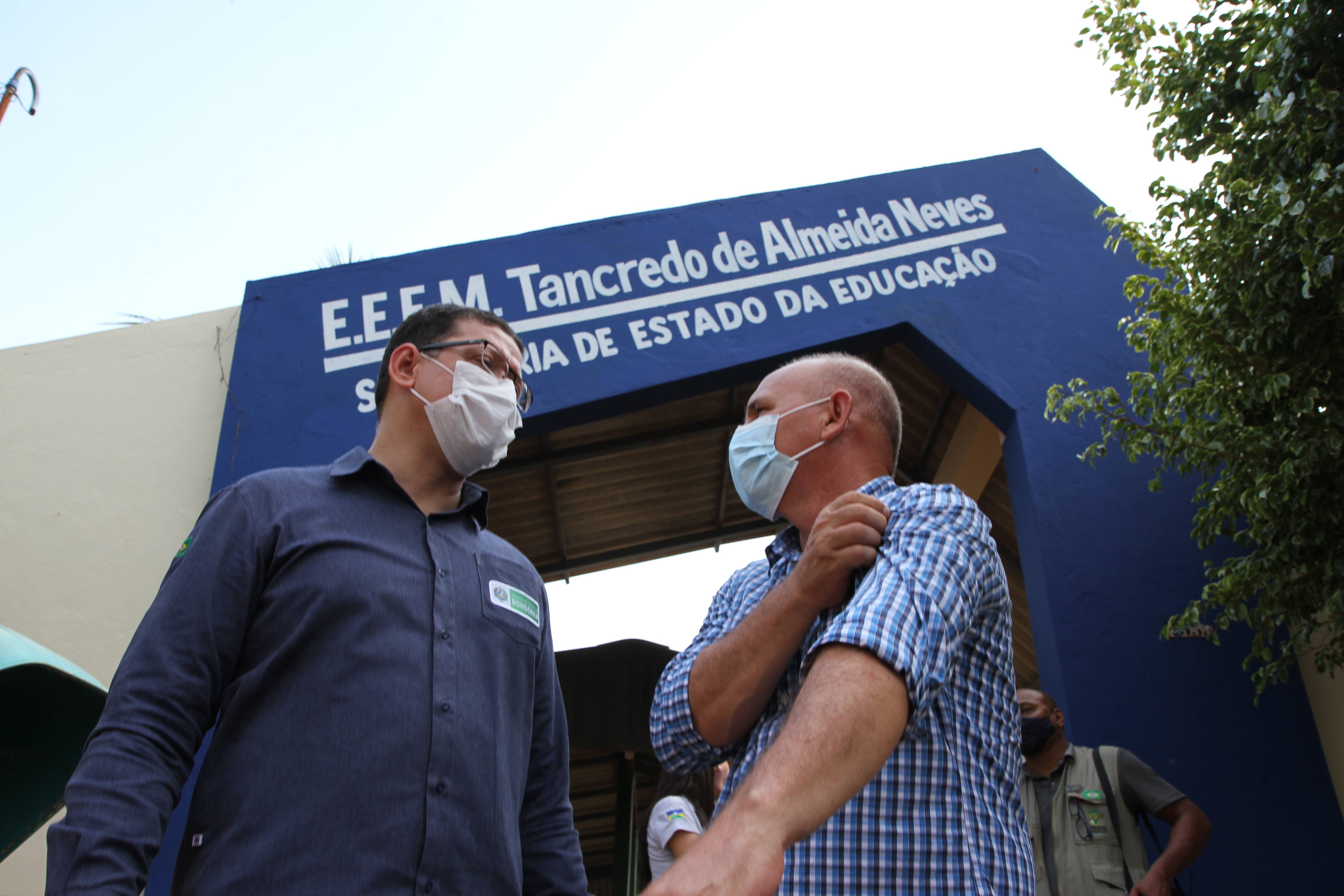 Deputado Ezequiel Neiva acompanha governador Marcos Rocha em visita a escolas em  Cerejeiras