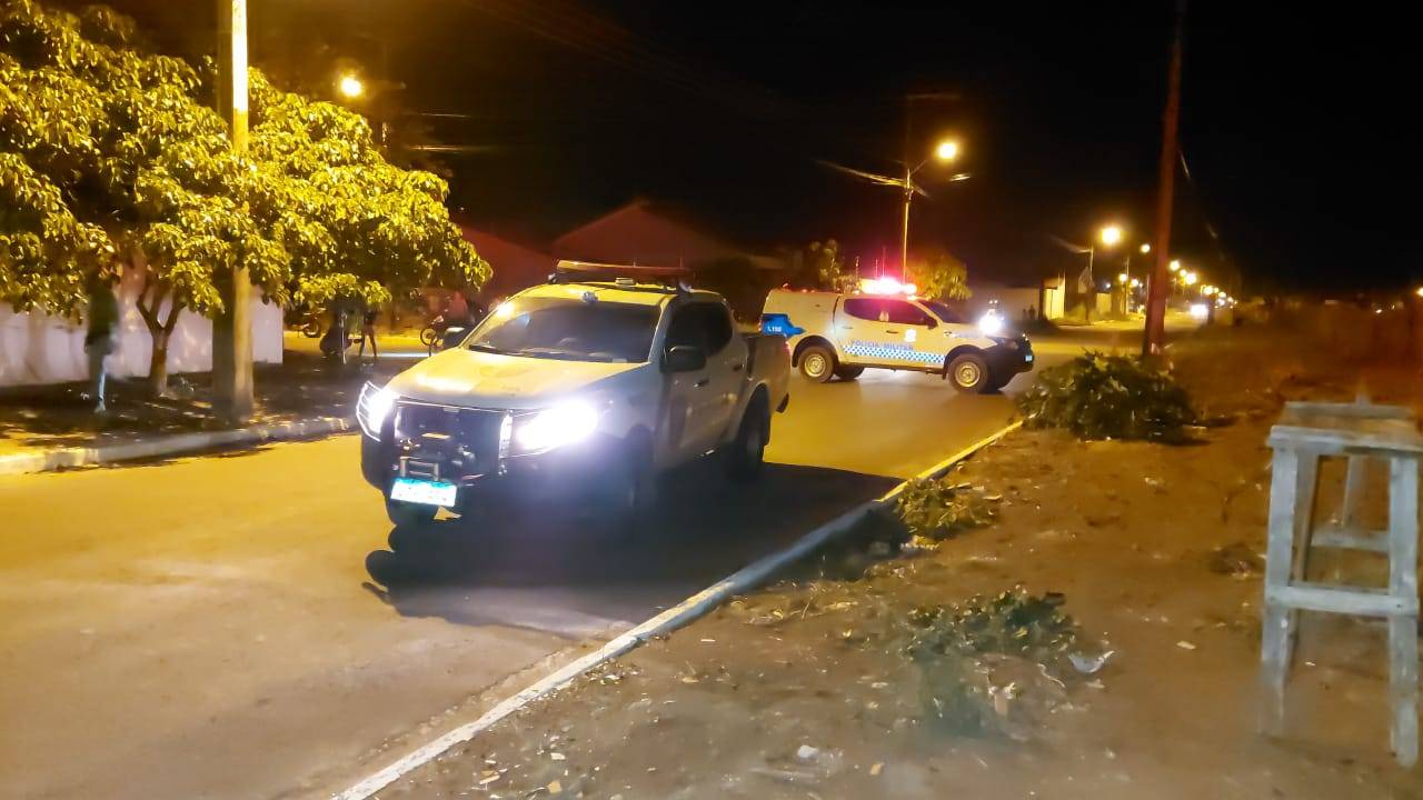 Homem dispara várias vezes contra residência e acerta tiro na mãe do rapaz a quem havia jurado de morte