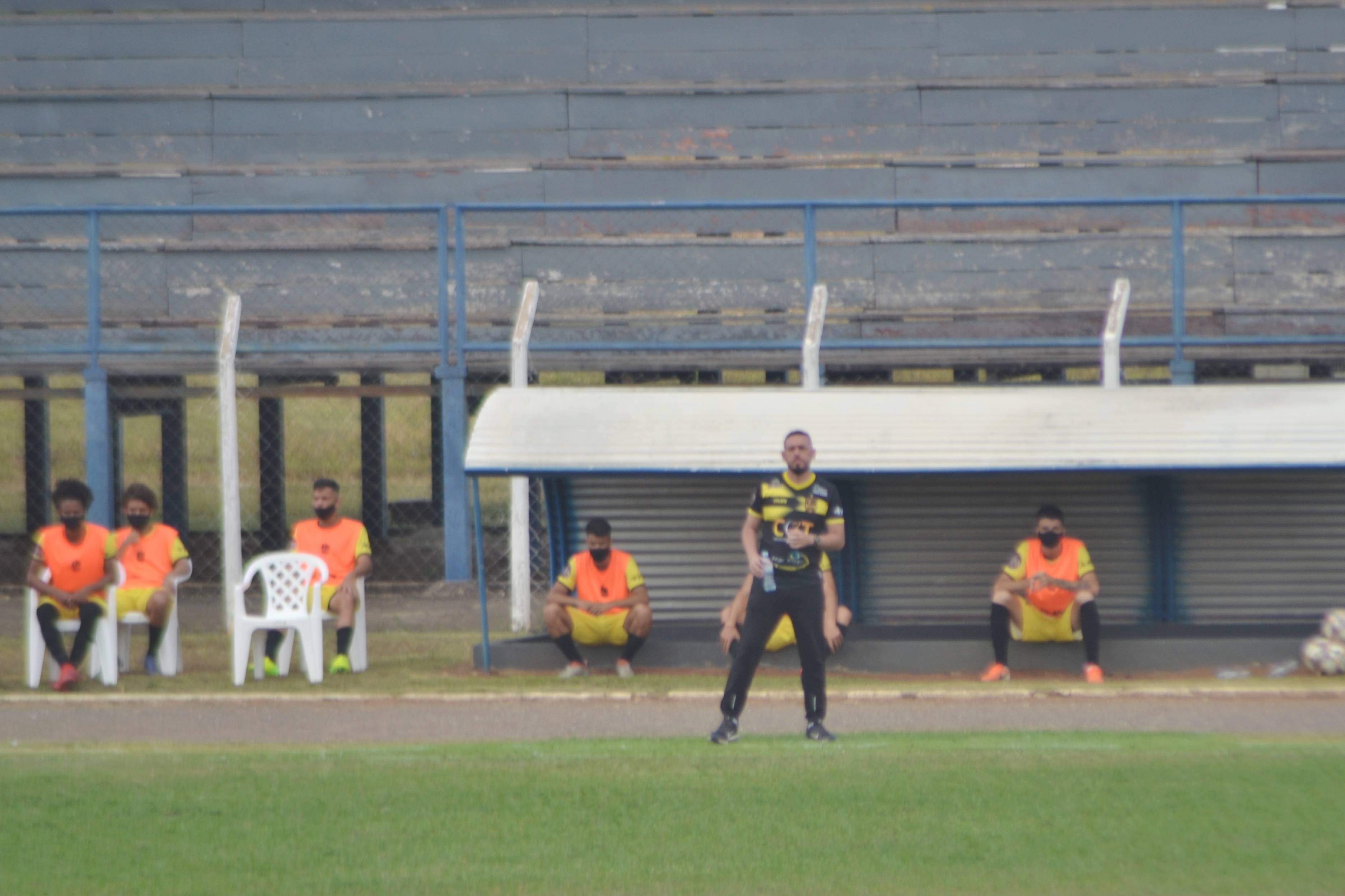 “Mais uma vez vimos a possibilidade da vitória nos escapar”, lamentou a treinador do Vilhenense após empate em casa