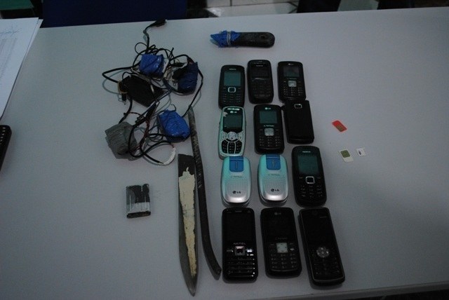 Revista feita na Casa de Detenção de Vilhena encontra 12 celulares