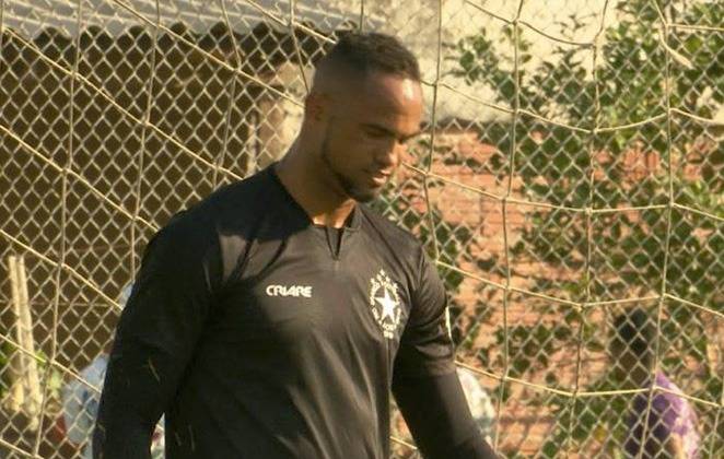 Tentando fugir da lanterna na Série D, Vilhenense recebe time acreano que vai entrar em campo com goleiro Bruno