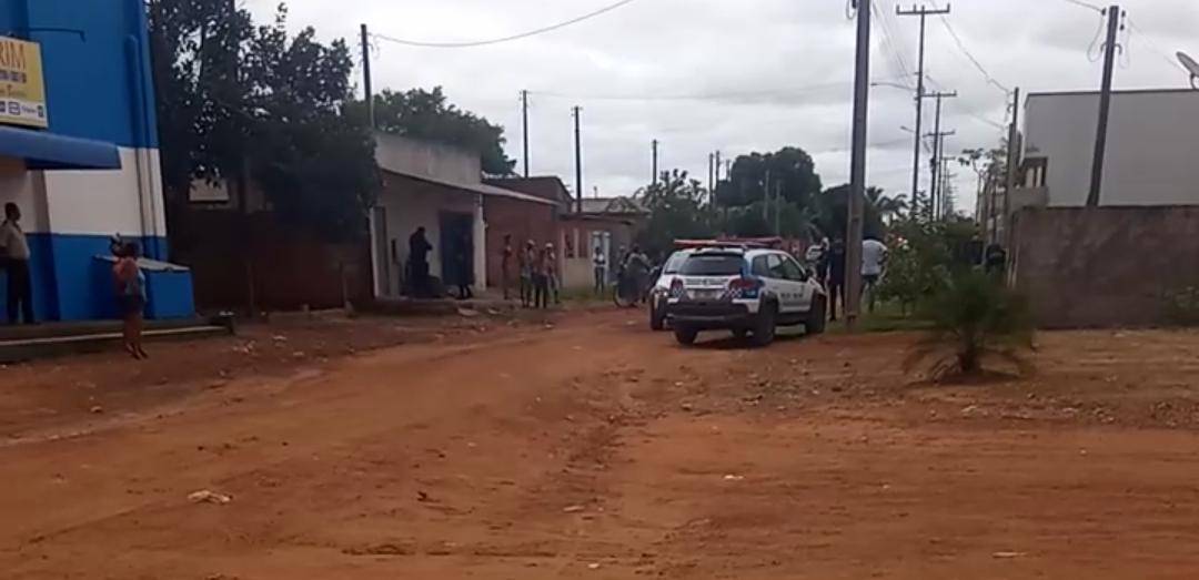 Identificado cadeirante que ficou em estado grave após ser baleado; ele usava tornozeleira e cumpria prisão domiciliar