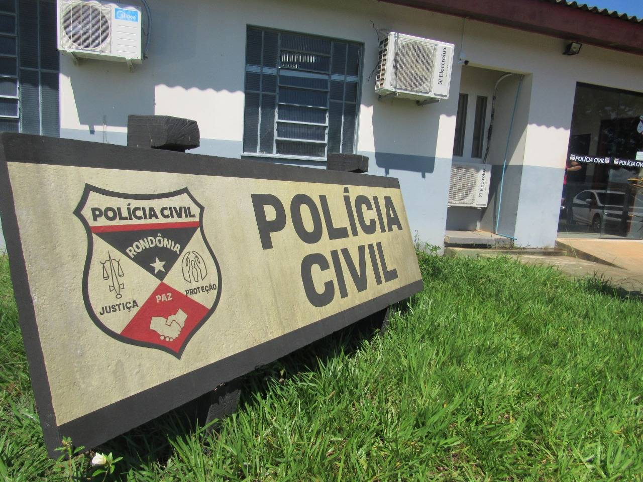 Em Cerejeiras, mulher compra colchão de marca, recebe produto “pirata” com certificação clonada e aciona a polícia