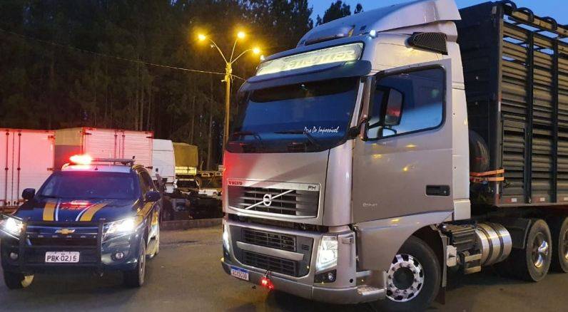 PRF apreende em Vilhena caminhão adulterado; motorista disse desconhecer a fraude
