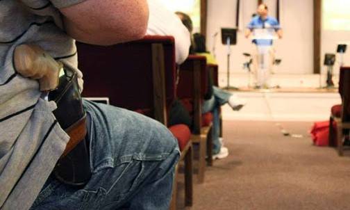 Policial da reserva é detido, após invadir igreja evangélica em Vilhena e apontar arma para pastor-militar