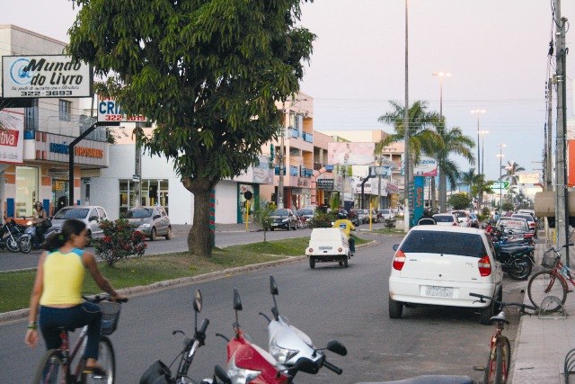 Comerciantes apreensivos: vendas caem e inadimplência aumenta