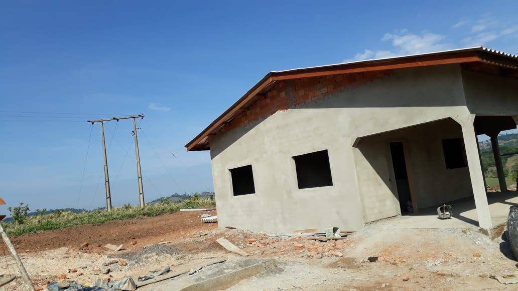 Morador da zona rural de Cabixi espera ligação de energia elétrica há quase três anos; empresa prometeu dar resposta