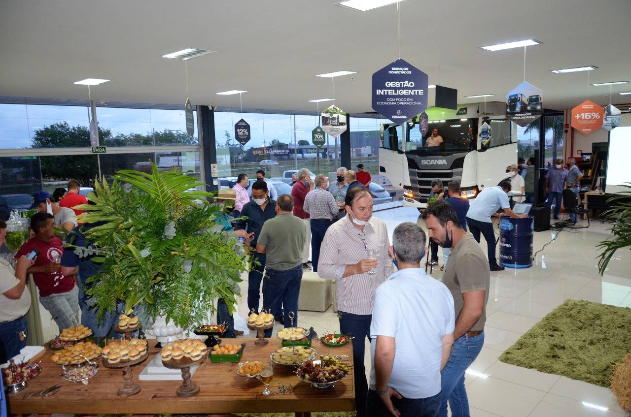 Em evento realizado em Vilhena, Grupo Rovema entrega lote de caminhões pensado para o agronegócio