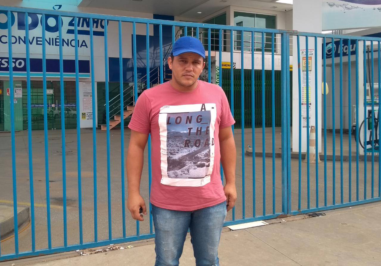 Há um dia sem comer e há dois dormindo na rodoviária de Vilhena, pintor pede ajuda para voltar a cidade de Mato Grosso