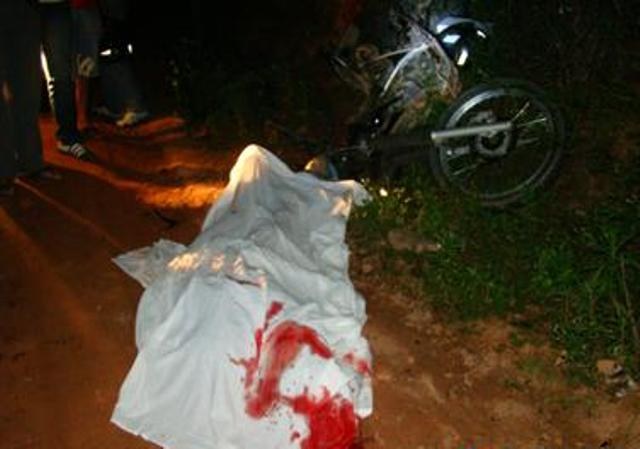 Duas motos se chocam e três morrem na hora em Colorado do Oeste