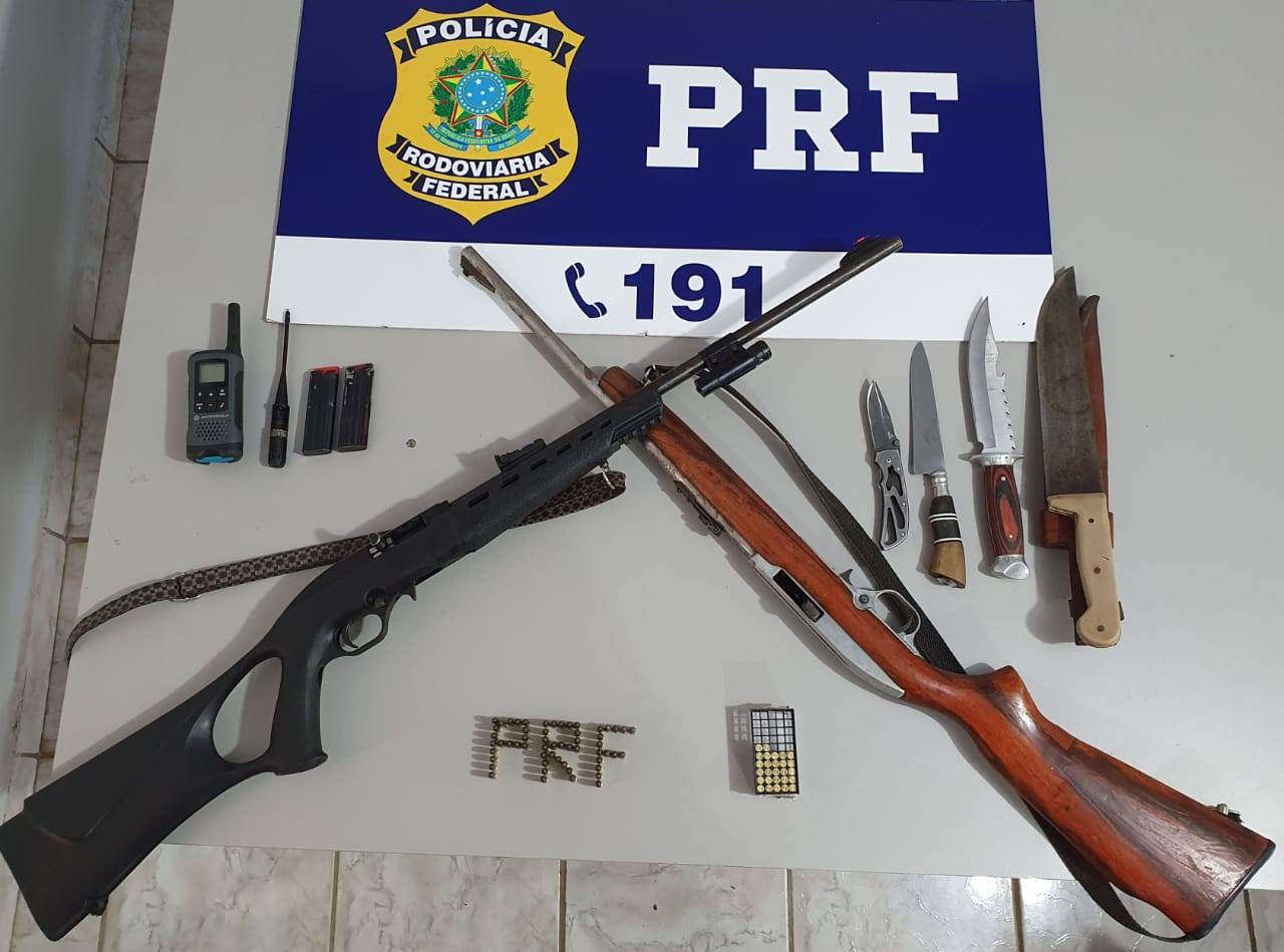 Dois homens são presos pela PRF transportando espingardas e munições na área rural de Vilhena