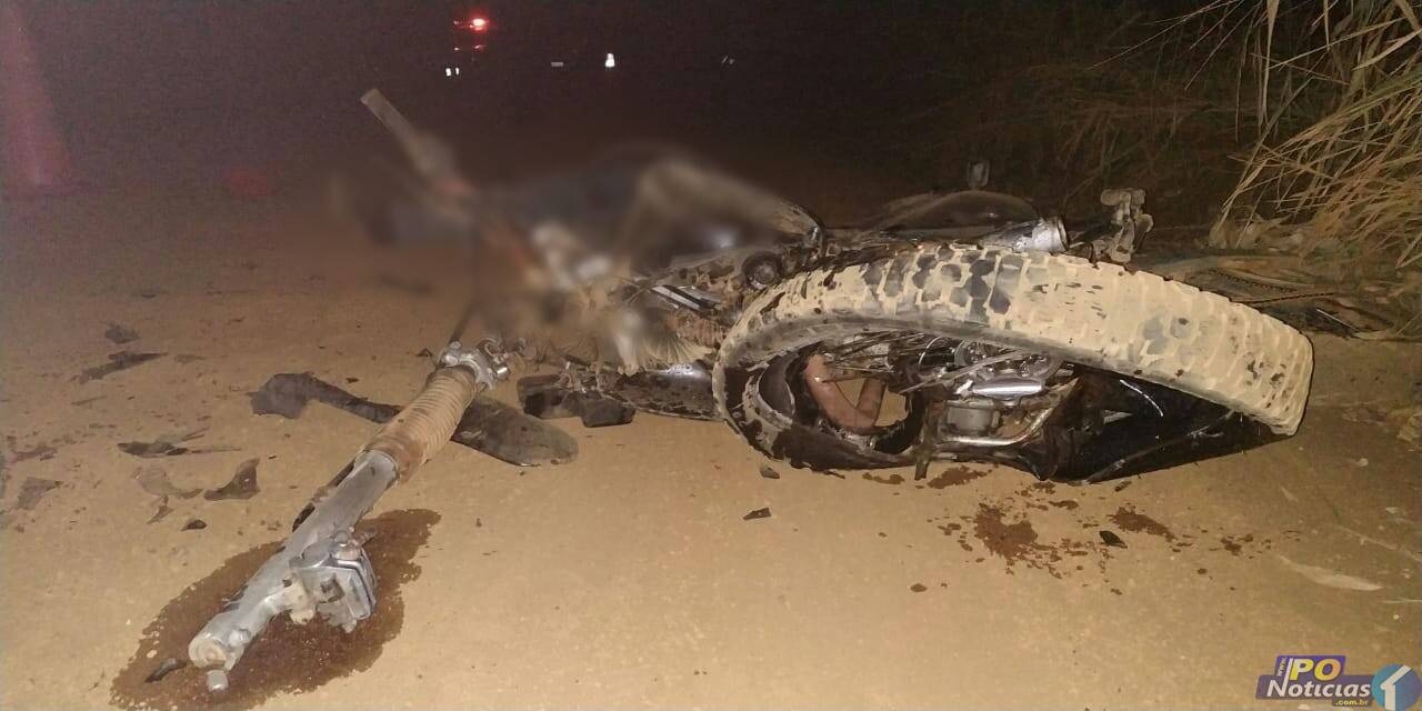 Motociclista sem capacete é socorrido em estado grave após sofrer acidente na área rural de Chupinguaia