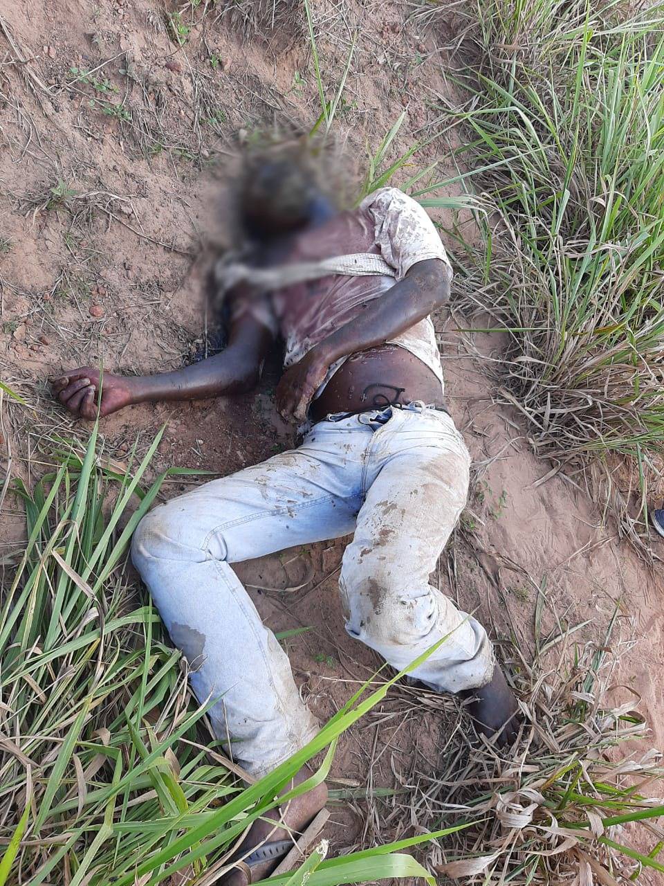 Homem degolado na zona rural de Santa Luzia do Oeste era morador de Vilhena; polícia divulga fotos para encontrar familiares