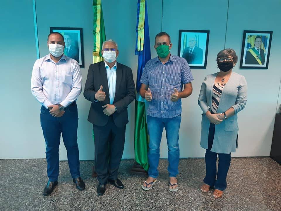 Eleito para o quarto mandato, vereador “Cagado” aparece de chinelão em postagem do vice-governador de Rondônia