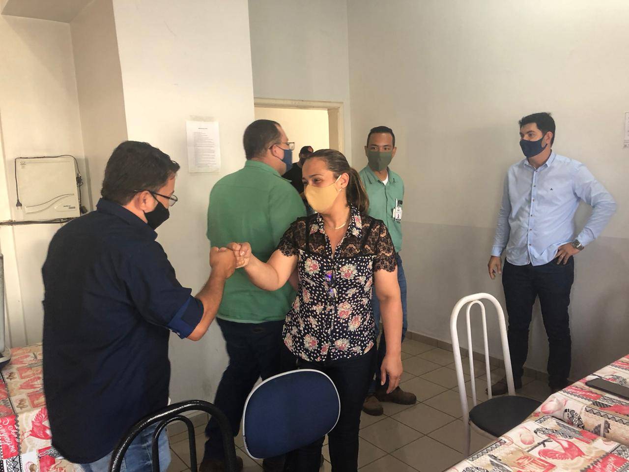 Rosangela Donadon se reúne com prefeito e representantes de empresa de energia solar que pretende se instalar em Colorado