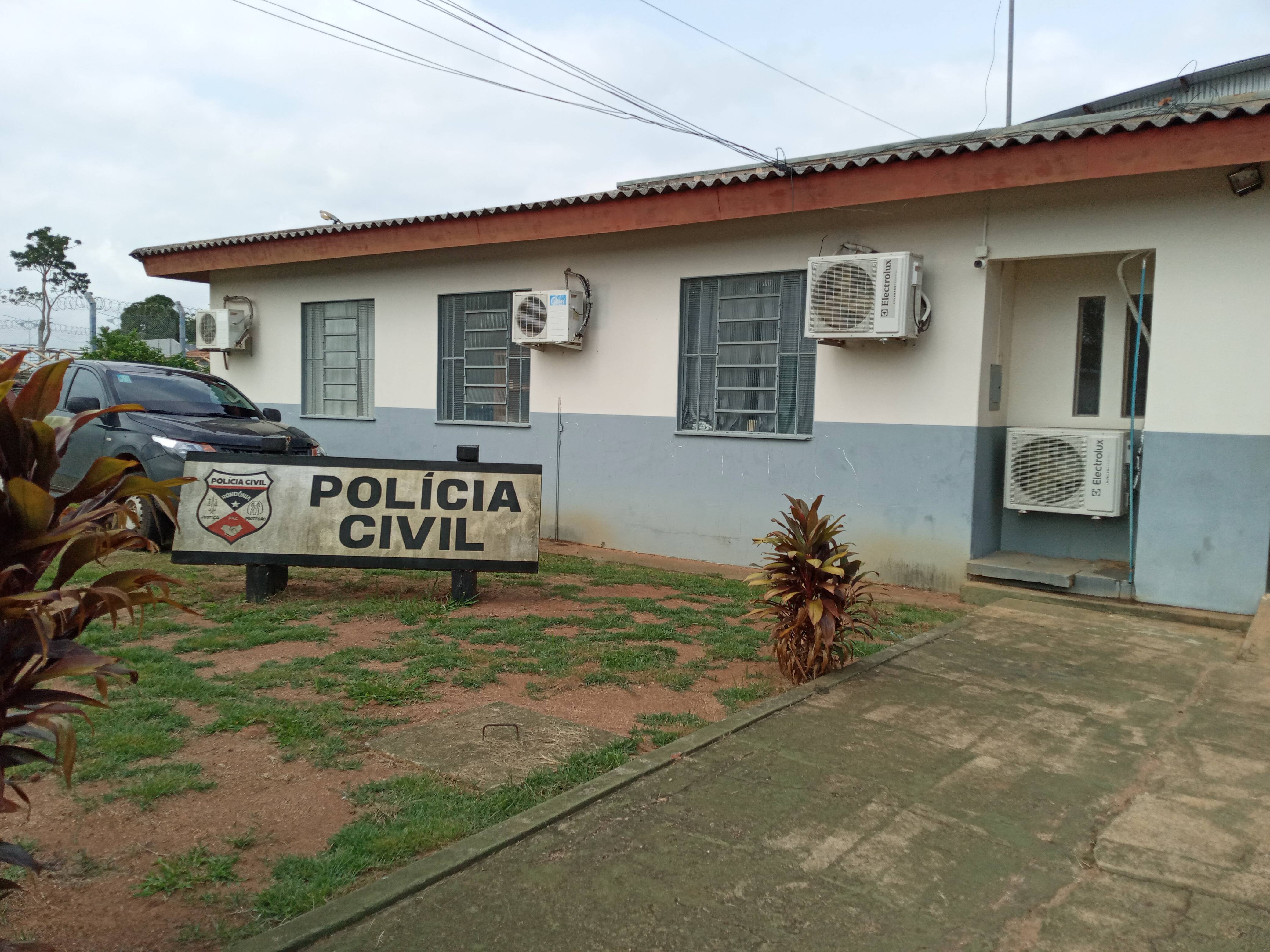 Com CNH vencida, IPVA atrasado e bêbado, homem bate com moto em carro e é denunciado na polícia em Cerejeiras