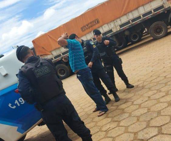 Golpista acaba preso acusado de dar calote de quase R$ 10 mil em casa noturna, após passar noitadas com garotas de programa