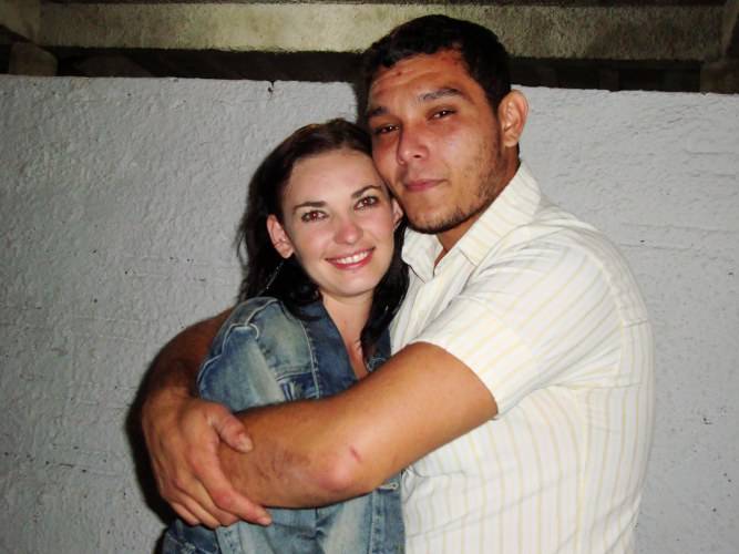 RAPAZ PARA SHOW E PEDE EX-NAMORADA EM CASAMENTO