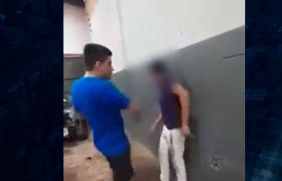 ASSISTA: após vídeo revoltar o Brasil, acusado de torturar trabalhador é preso em MT; autor de filmagem também foi capturado