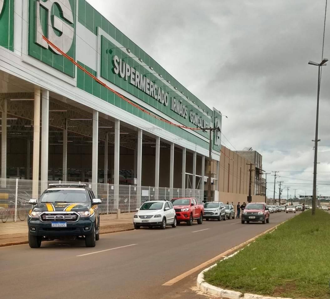 PRF começa a orientar motoristas sobre sentidos em avenidas de Vilhena e avisa que vai multar quem estacionar em rodovia