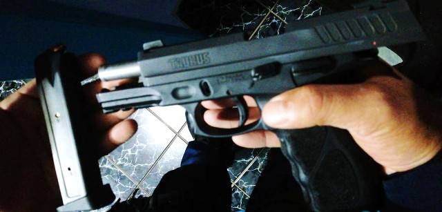 Na região central de Vilhena, empresário é preso com arma e agredindo esposa por não aceitar fim de relacionamento