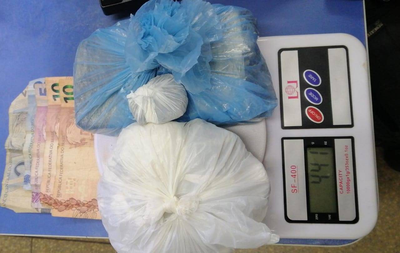 Homem é preso e duas adolescentes apreendidas comercializando drogas em Vilhena; Conselho Tutelar é acionado