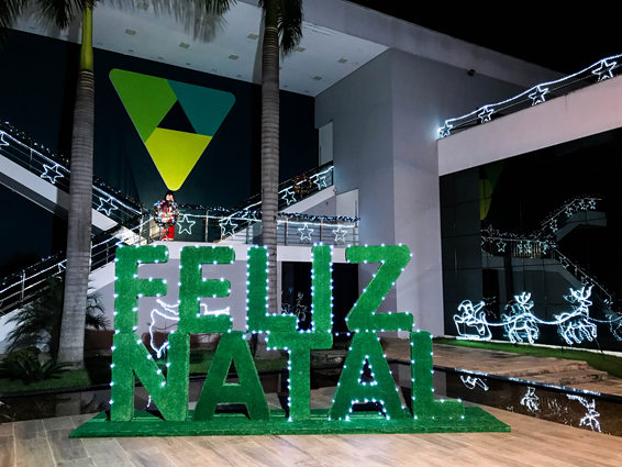 Decoração natalina do CTC Sicoob Credisul chama atenção e vira atração para vilhenenses