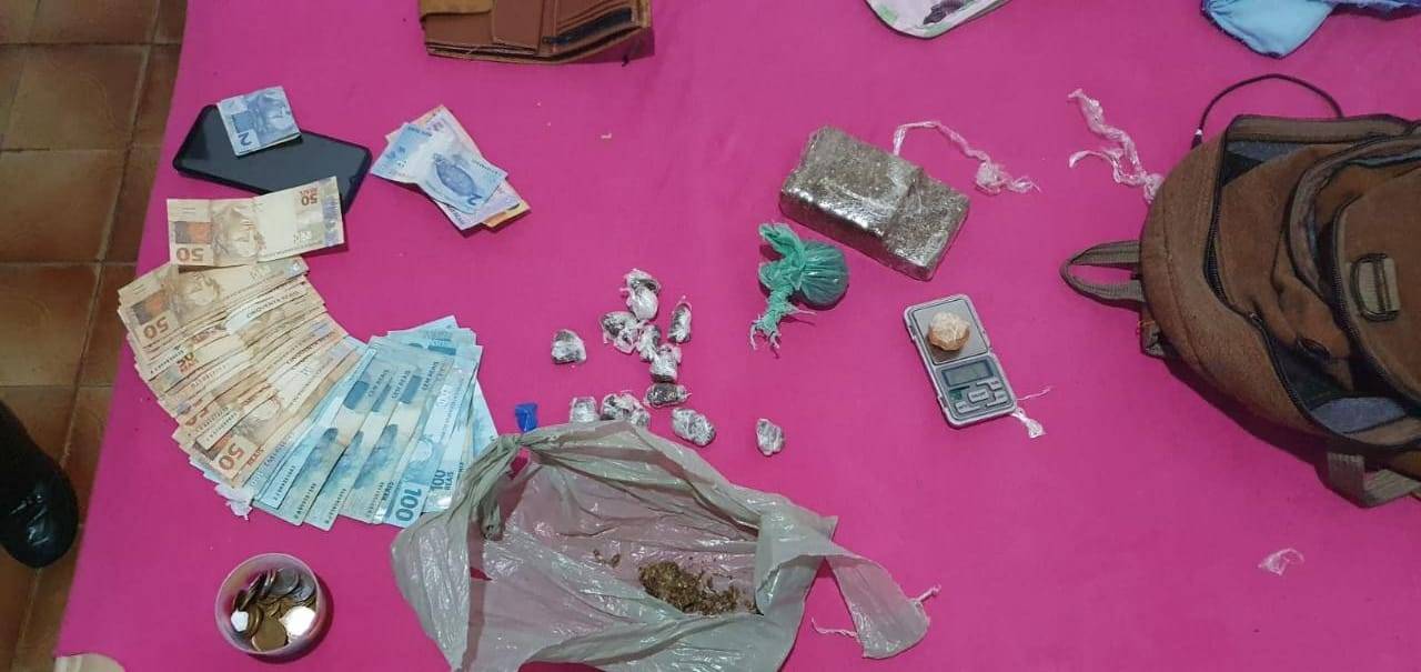 Ao estourar boca-de-fumo, polícia encontra criança de 07 anos acompanhando irmãos que vendiam drogas