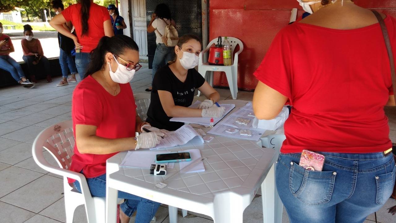Prefeitura realiza testes rápidos para detectar doenças sexualmente transmissíveis e distribui camisinhas