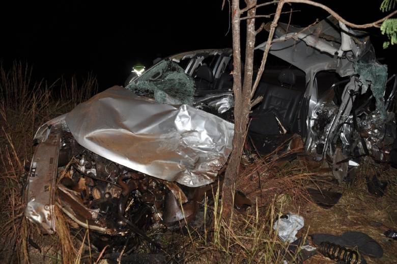 Batida entre picape e caminhão na BR 364, a 55 km de Vilhena, deixa homem e mulher mortos, além de feridos em estado grave