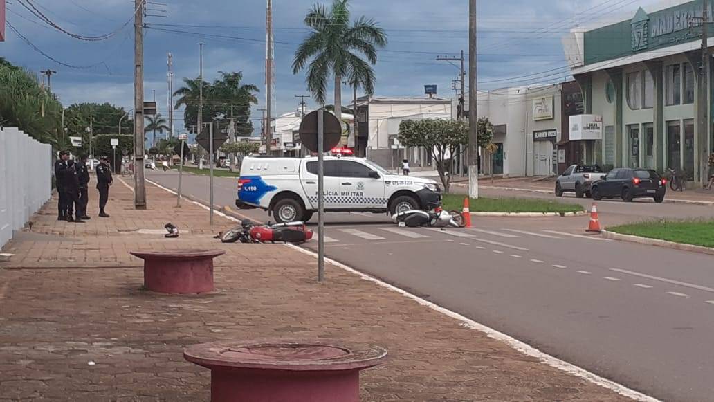 Choque entre duas motos em Cerejeiras deixa feridos; um deles é trazido para hospital em Vilhena