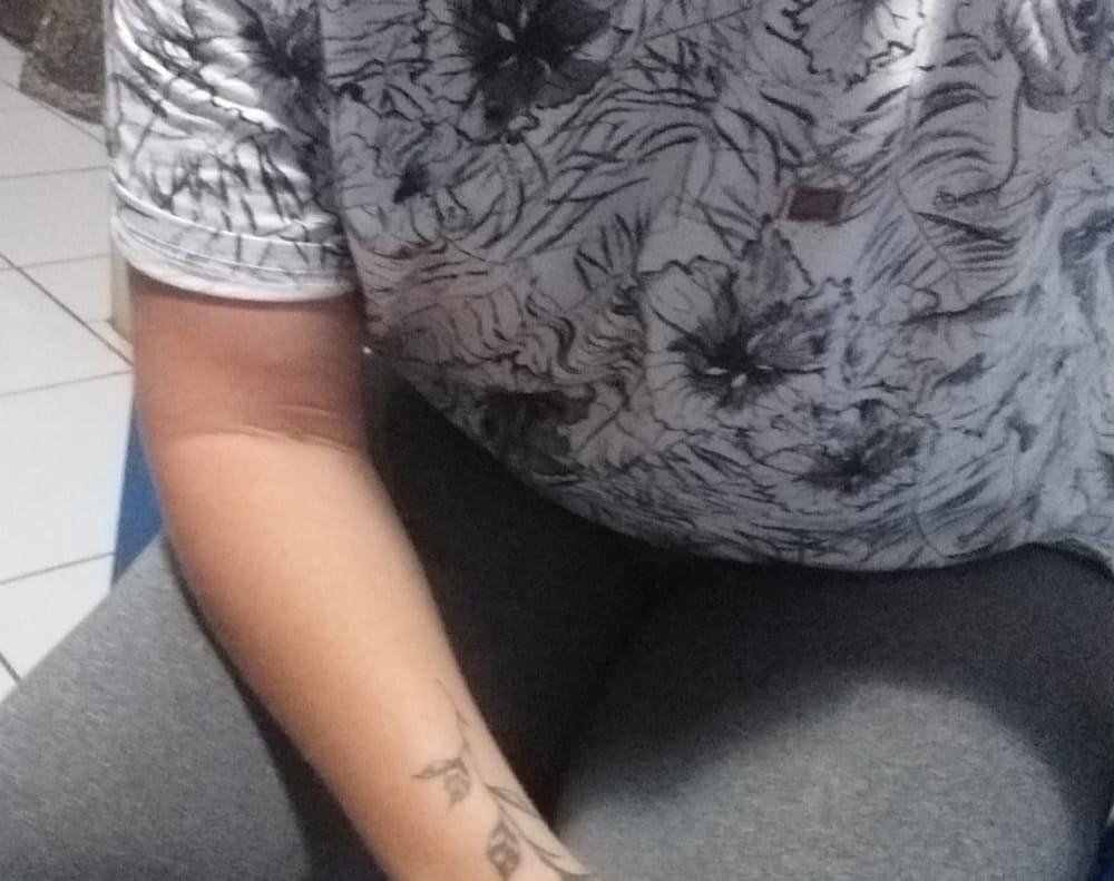 Mulher com suspeita de Covid denuncia mau atendimento: “até quando vamos ser tratados como cachorros?”