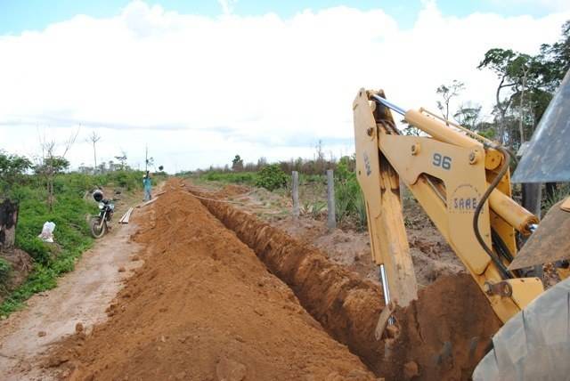 Sem ajuda, pequenos agricultores montam abatedouro de frangos