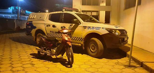Polícia recupera motoneta furtada no Barão do Melgaço II; suspeito se embrenhou na mata do parque ecológico e fugiu