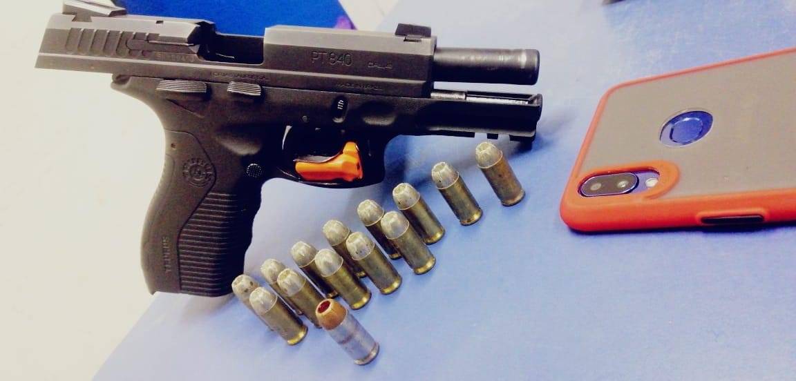 Abusado: armado com pistola, policial penal é detido em festa com aglomeração após xingar sargento da PM
